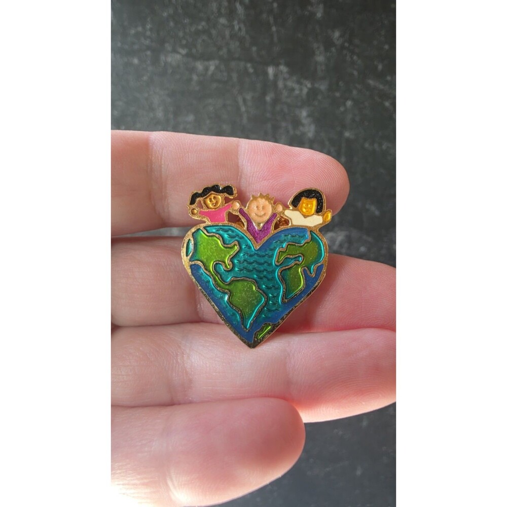 Children And Heart-shaped Earth Enamel Gold Tone Metal Earth Pin Vintage